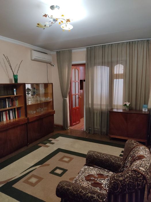 Юнусабад -8 2х комнатная квартира с обстан. переделанная в 3х. СЕТОР