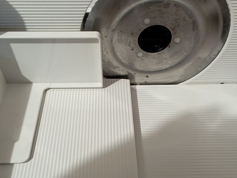 Колбасорезачка...Малко използва.