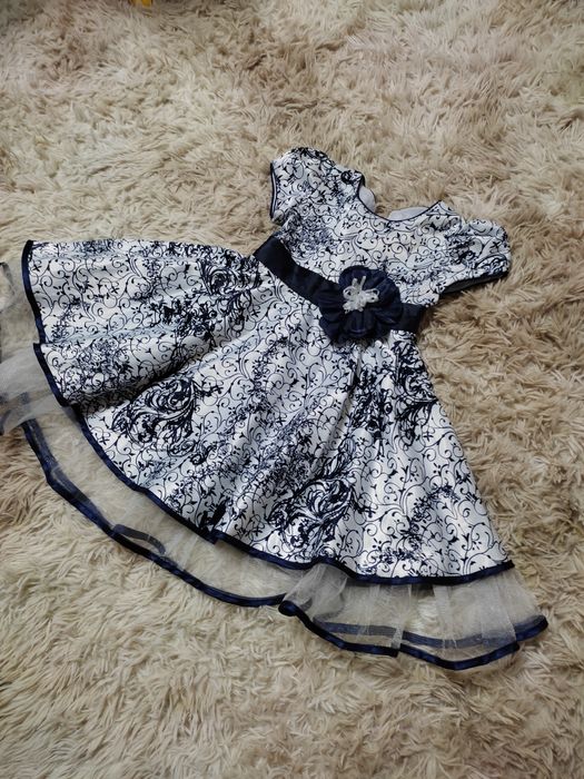 Продам платья разные