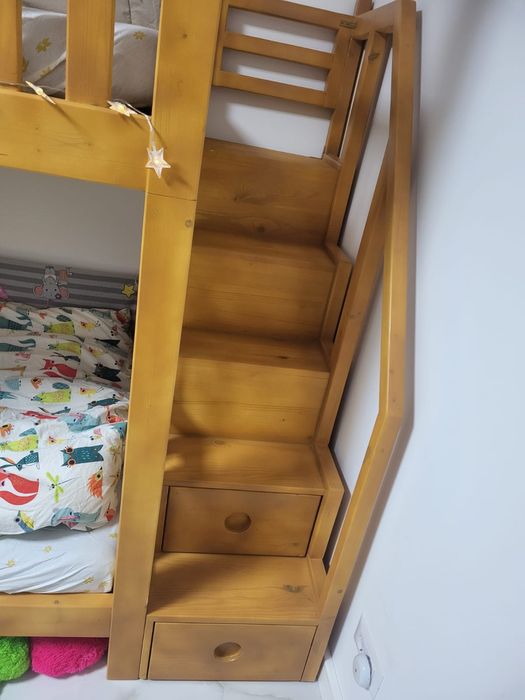 Pat supraetajat copii – lemn masiv 
Real