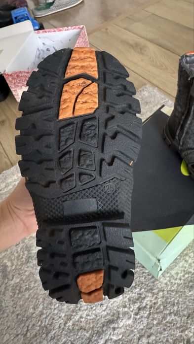 Продам зимнюю обувь