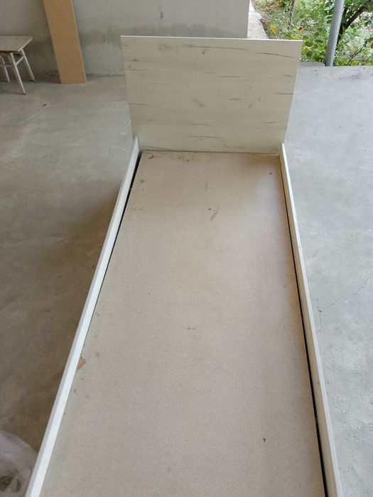 Бир кишилик 2 та кроват