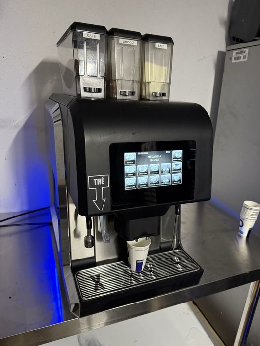 Necta Karisma aparat cafea boabe si lapte proaspat