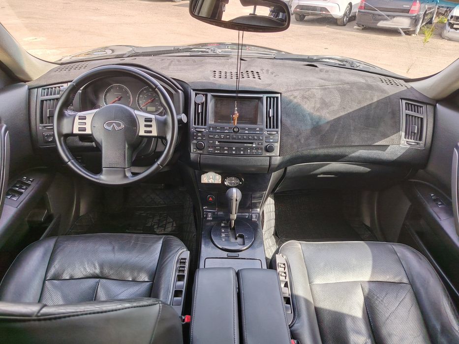 Продам автомобиль INFINITI FX35 2005 года