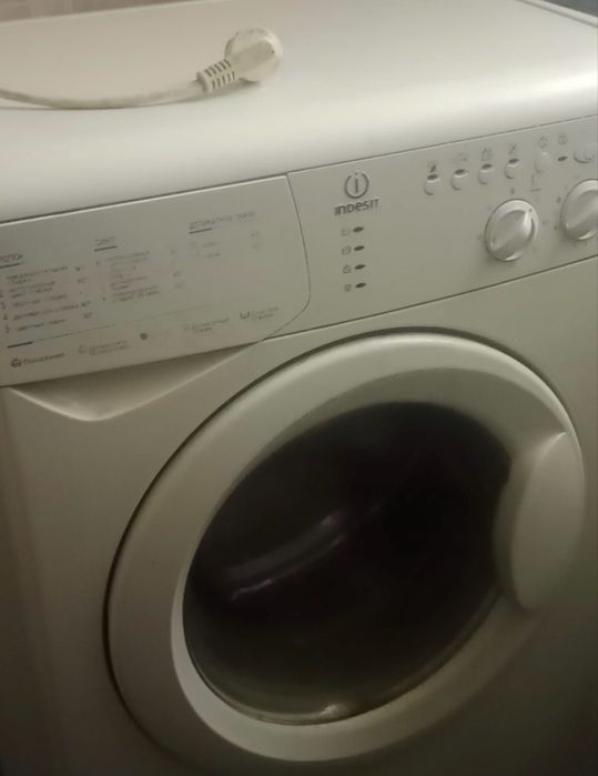 Продам стиральную машину indesit