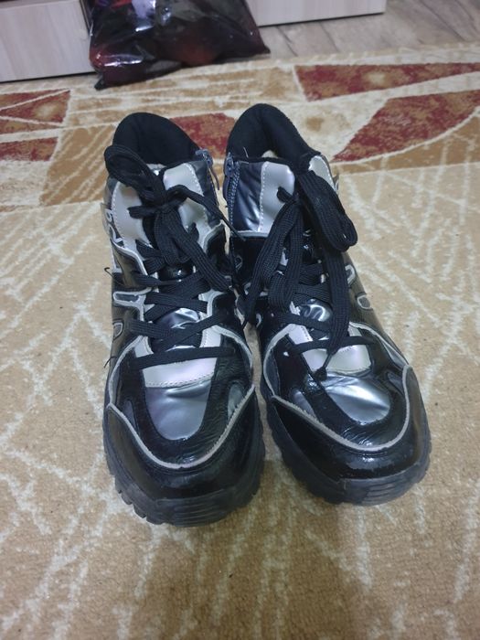 Кроссовки на девочку 35-36