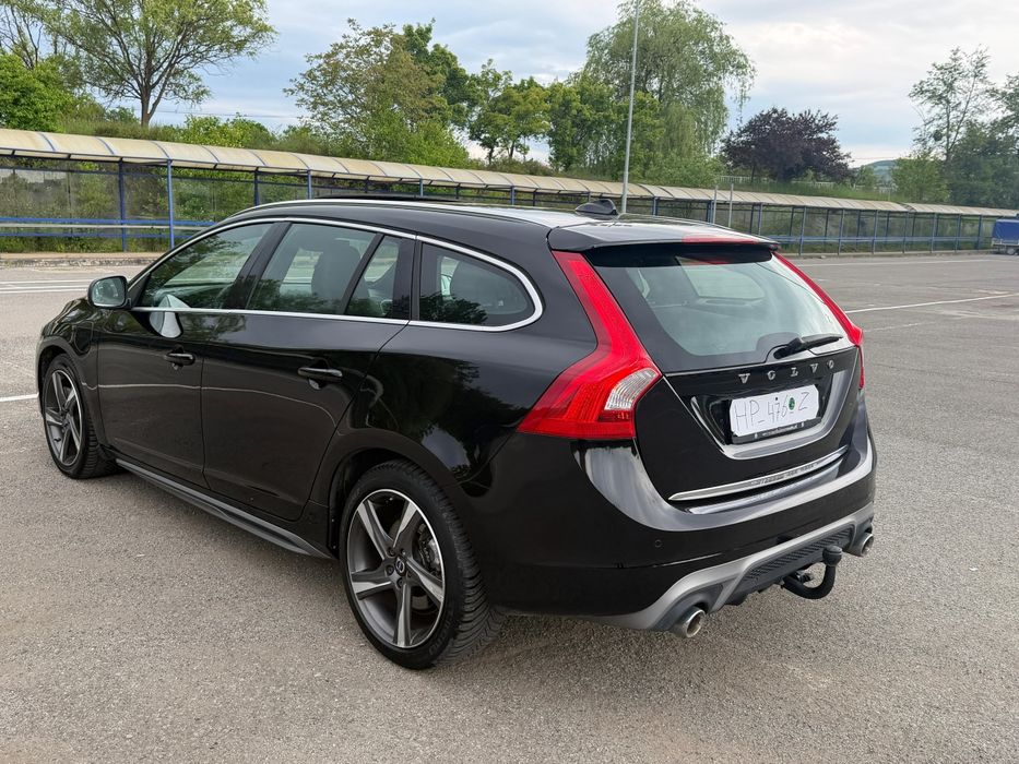Volvo V60 //R-DESIGN// 2.4 Diesel D6 4x4 //PLUG IN HYBRID