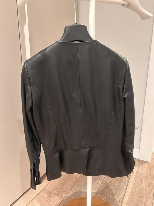 Elisabetta Franchi елегантно кожено яке с красиви ръкави