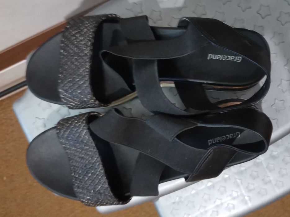 15 лв сандали и сабо 40 номер. Почти нови, без забележки!