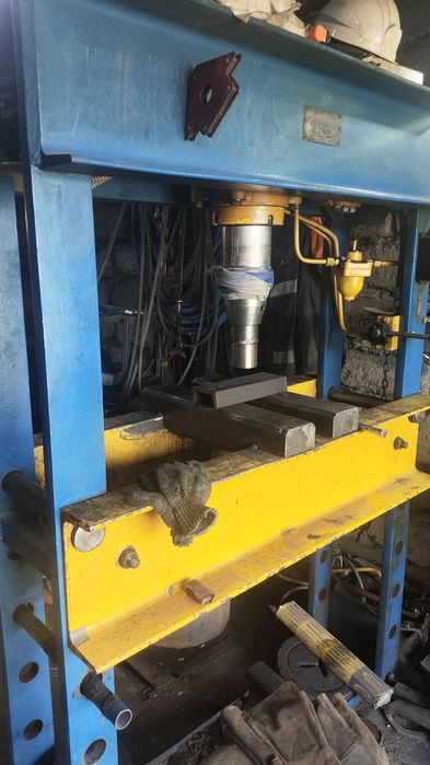 Сварка сварщик наплавка пресс