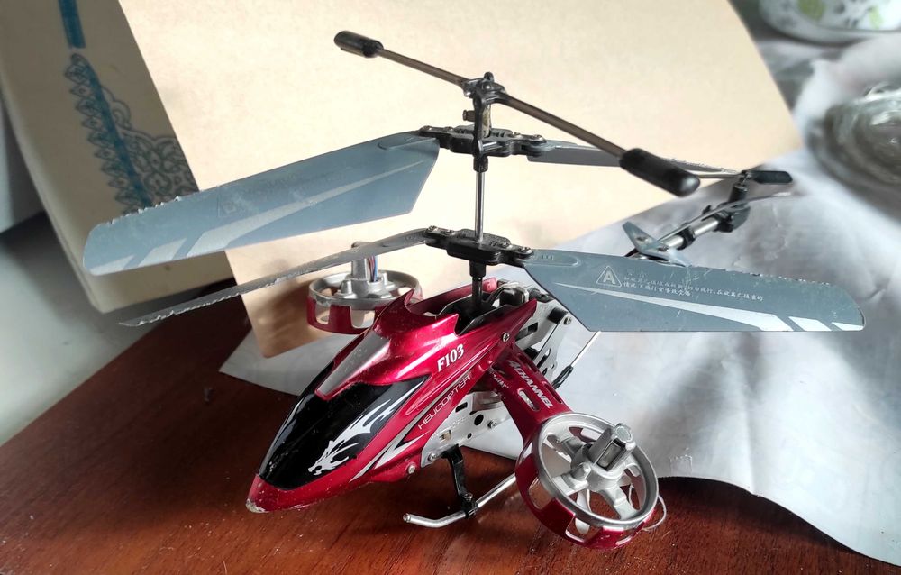продаю вертолетик радиоуправляемый бу