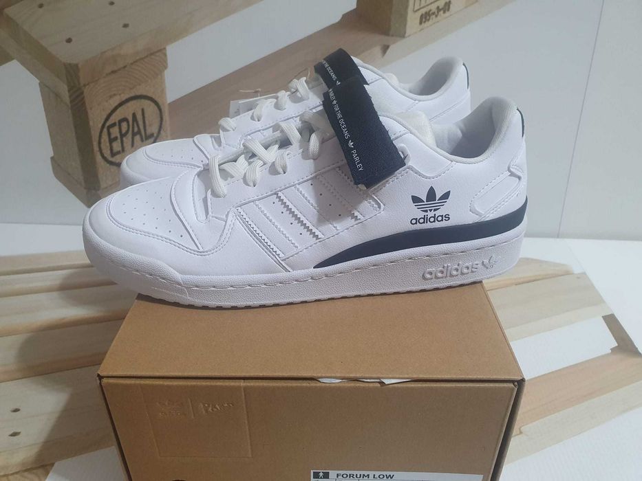 Adidas Forum Low marimea 44 2/3 originali noi in cutie