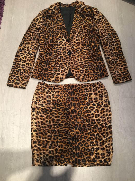 Нов Дамски костюм тъмно кафяв