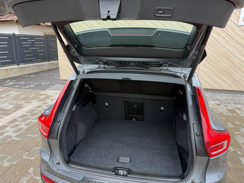 Vând Volvo XC40 2018