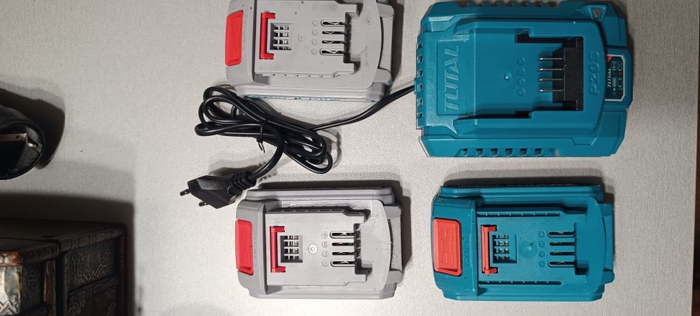 Продавам три батерии Total 20v 2.OAh