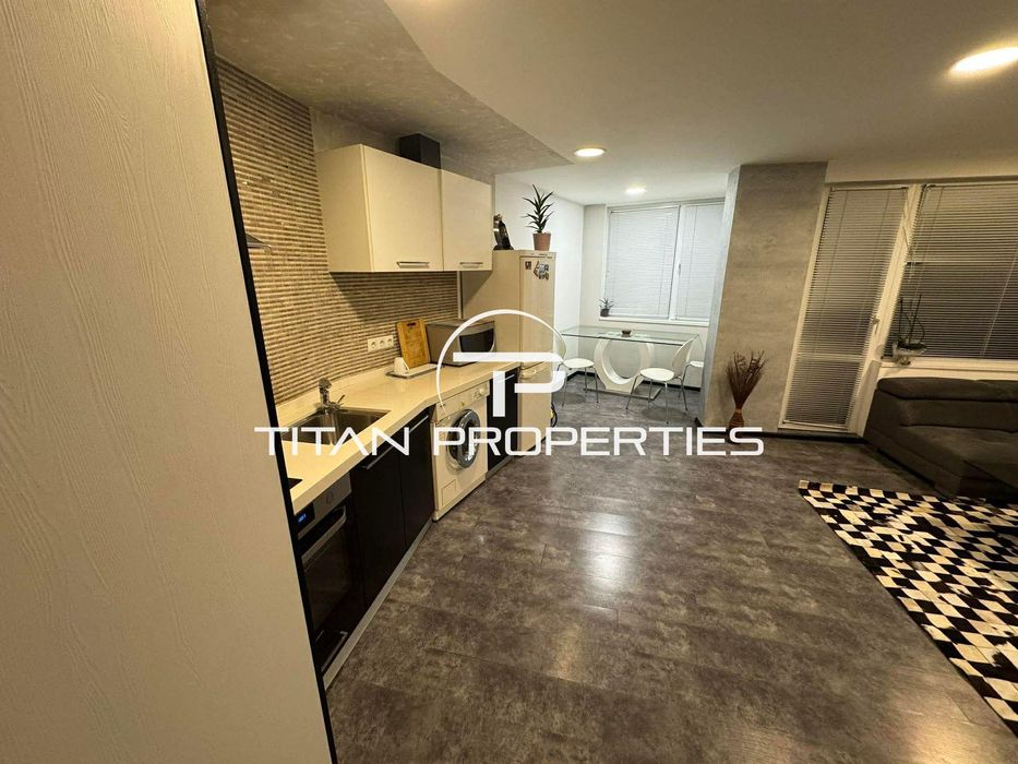 Дава се под наем Двустаен апартамент в Варна, Център - 70 кв.м за 598.23 € - Снимка #1