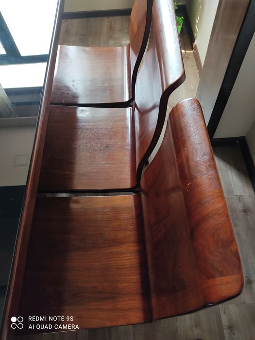 Срочно продаю  стол и стулья