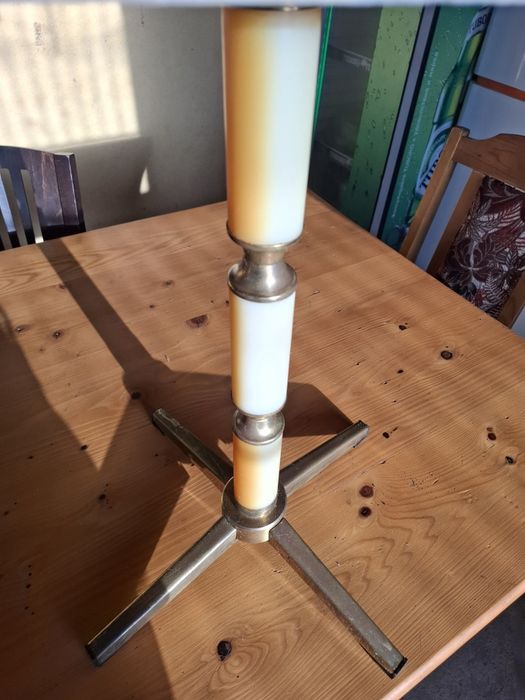 Продавам масичка орнаменти месинг и мраморен плот в много зпазен вид.