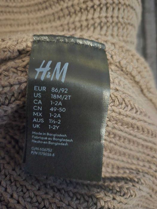 чудесен детски пуловер и шапка HM