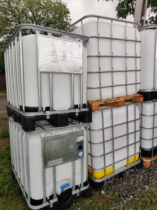 Bidoane, bazine, IBC, container, rezervoare curate de 1000 litrii
