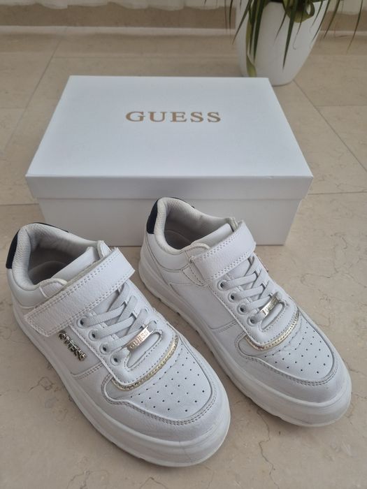 Adidasi Guess marimea 34