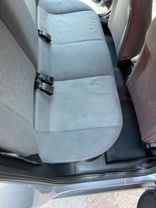 Curatat canapele scaune tapiterii masina