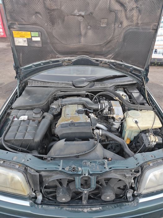 Мерседес w202 C220.