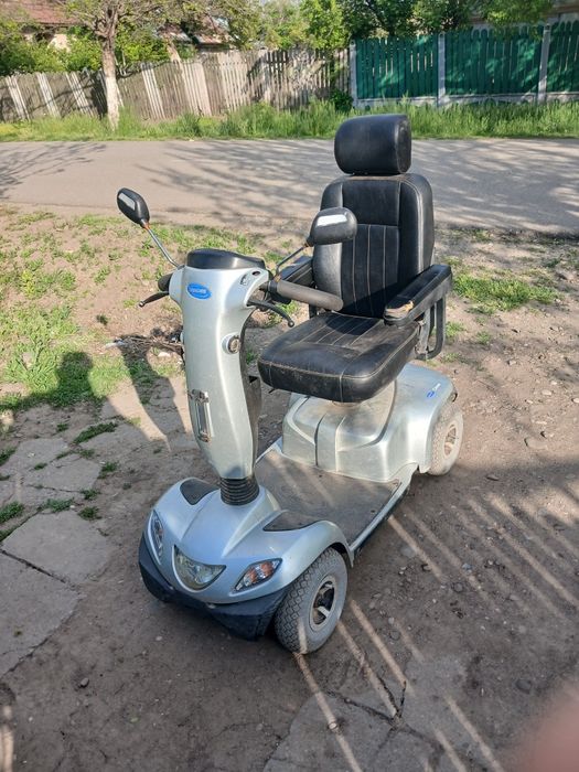 Vând scuter electric pentru bătrâni si oameni cu handicap.este impecabil  l am cumpărat la mana a 2a, eu îl dețin de 3luni 35mil neg.
