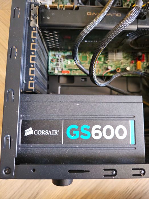 Unitate PC  8GB RAM, placa NVIDIA GEFORCE GTX 970 sursa  Corsair 600w