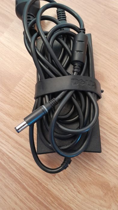 Vând docking station Dell WD19S

Model: Dell WD19S (CN-0M4T3C)
Tehnologie