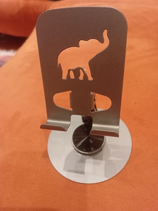 Продавам алуминиева стойка за мобилен телефон  въртящясе на 360 градус