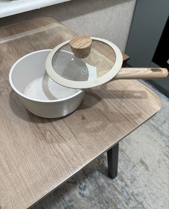 Набор кастрюль и сковороды