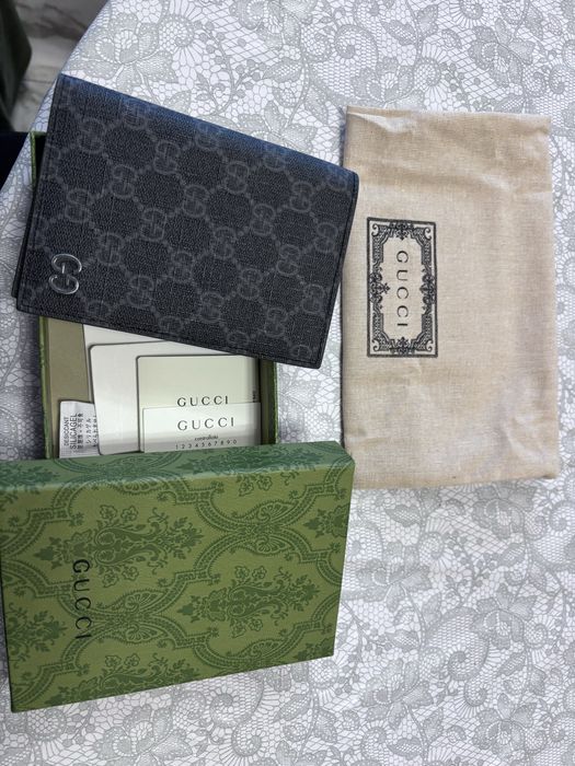 Gucci за паспорт