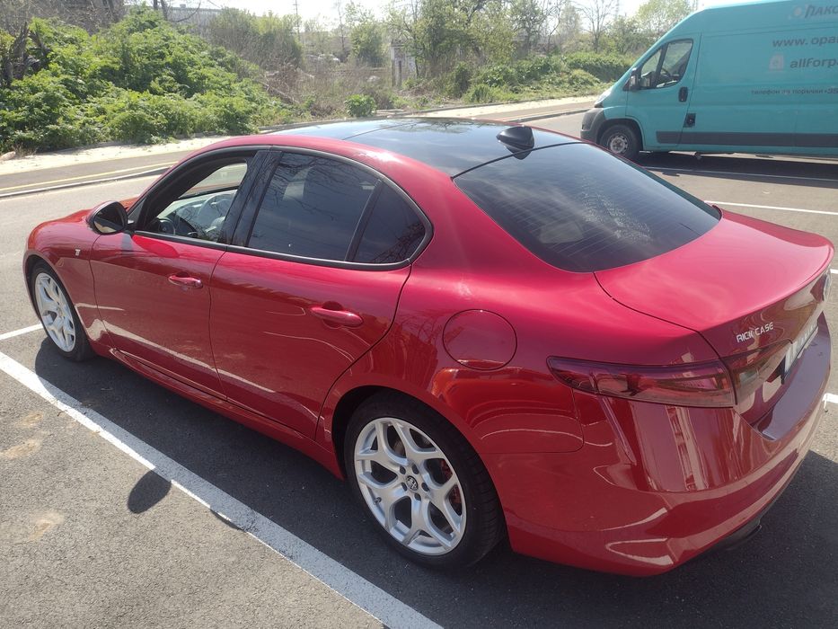 Топ състояние Alfa Romeo Giulia 2.0 Ti RWD