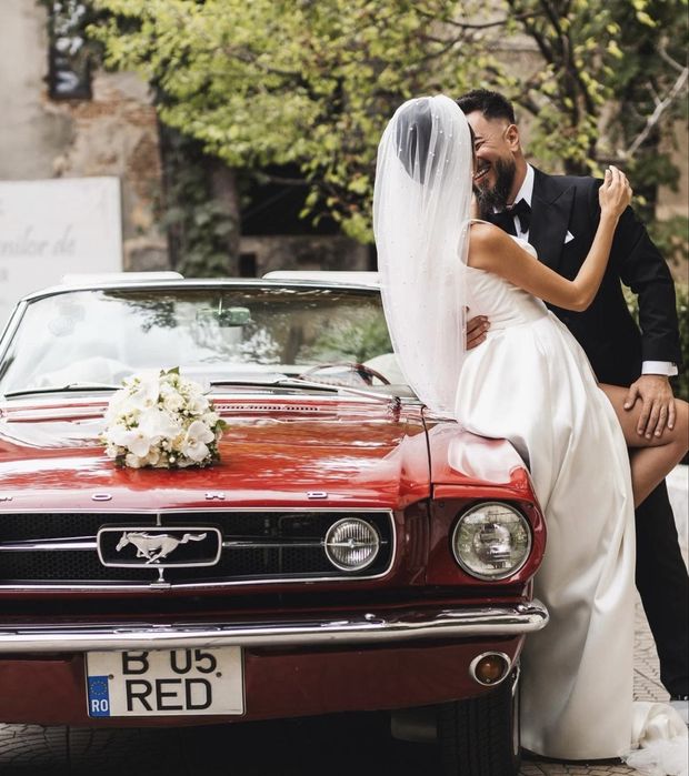 Inchiriem Mustang cabrio