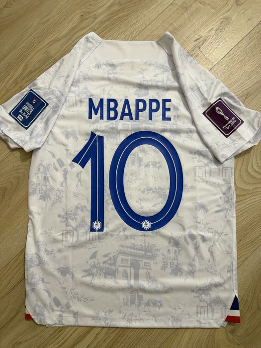 Tricou de fotbal  Nike Franta nationala Kylian Mbappe 10 marime M nou