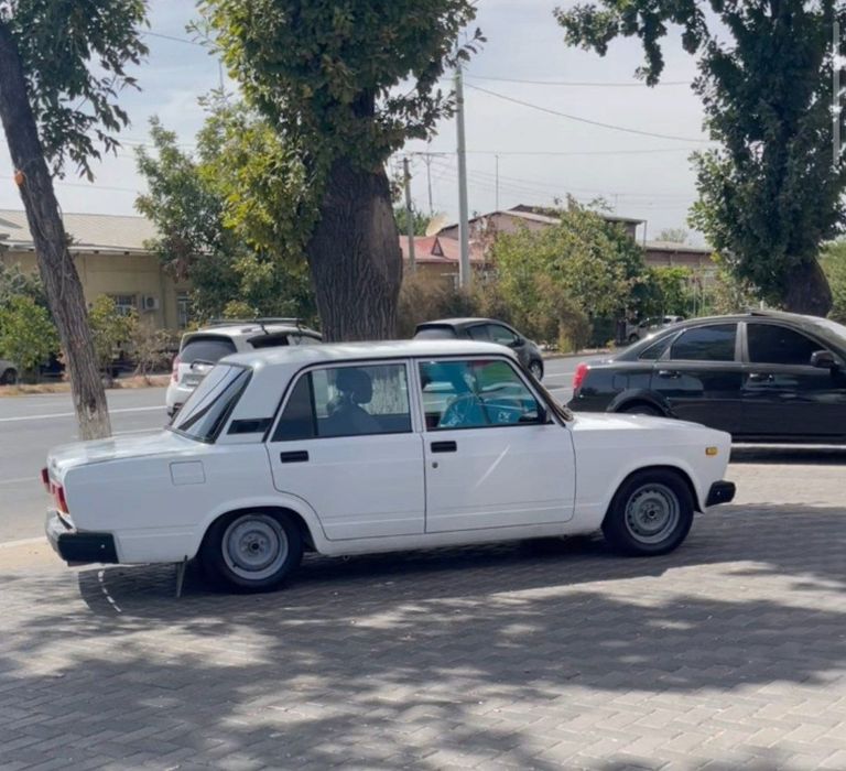 Vaz 2107 Sotiladi