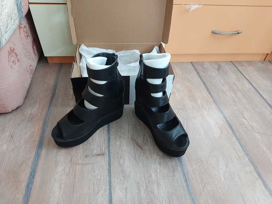 Естествена кожа летни обувки  Фетиш стил на платформа почти нови номер 38