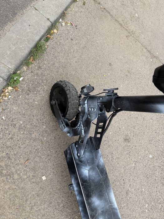 Kamikaze k1  2 motoare peste Kukirin g2 si ca baterie si ca viteza