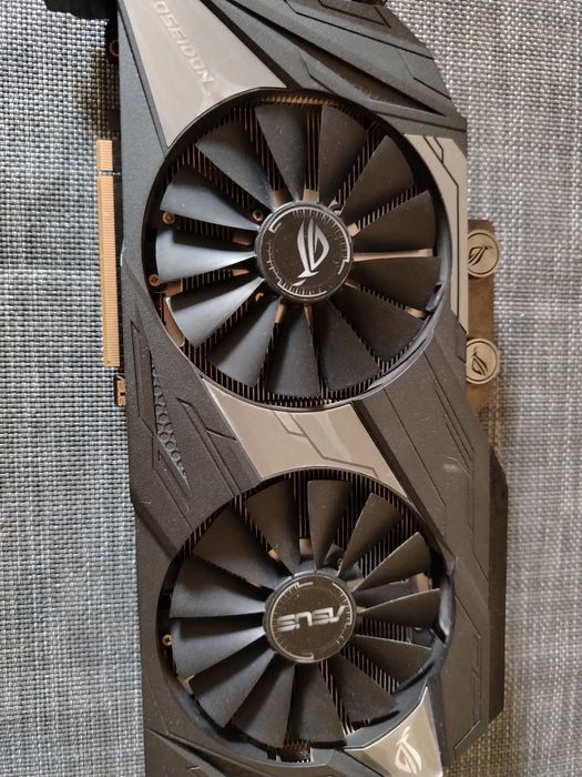 Placa video Asus Poseidon