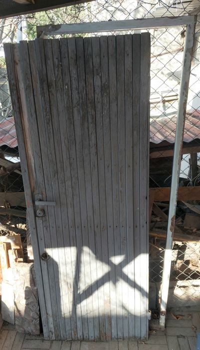 Продам железную дверь