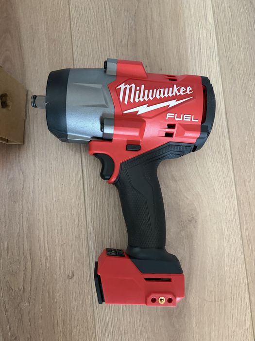 Оригинальный Milwaukee M18 ударный гайковерт