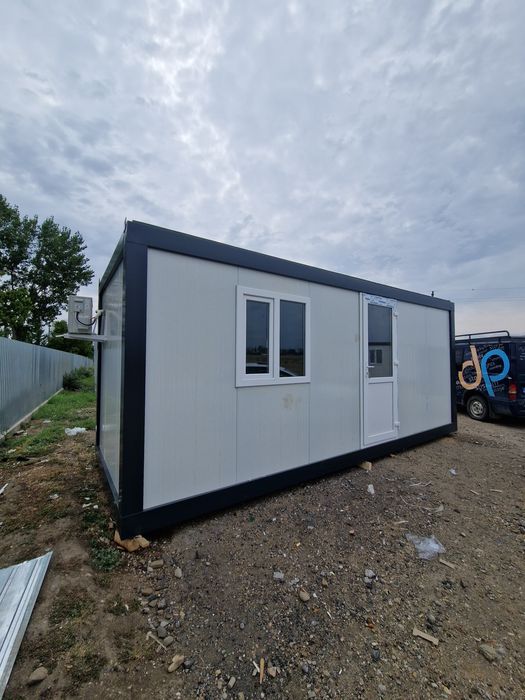 Vând Container 6x2,4 M preț 2.900 € plus TVA Transport inclus