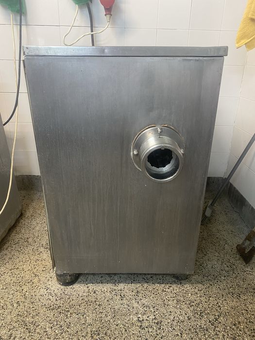 Волф машина за мелене на месо