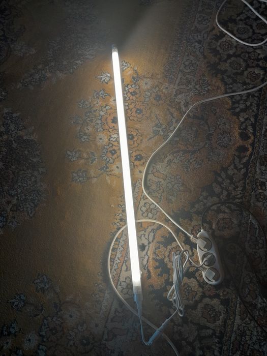 Vând foarte convenabil una lampa, + neon 21 vati 35 lei