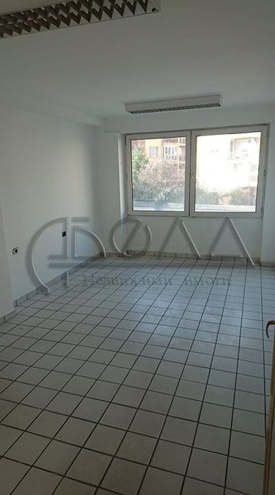Дава се под наем Офис в София, Хладилника - 200 кв.м за 1000 € - Снимка #1