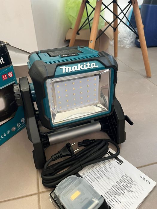 Lampa de lucru Makita Reflector Led DML811 nou și lanterna DML802 noua