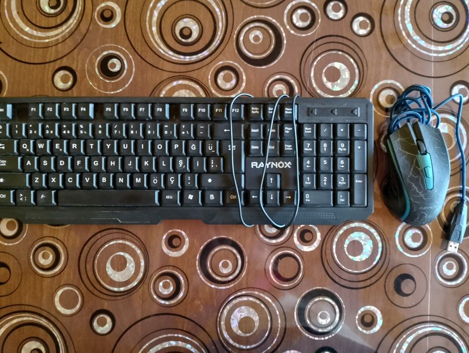 Комплект: 2 джойстика + мишка + клавиатура Raynox — Черен цвят