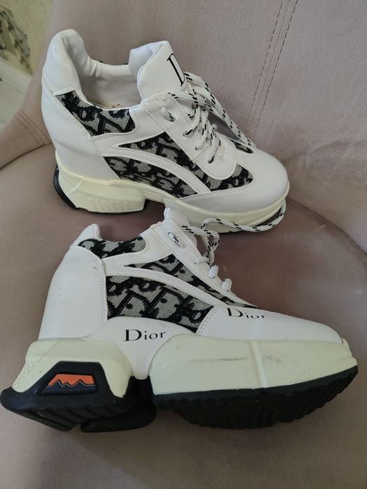 Продавам маратонки Dior