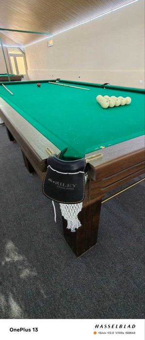 2 комплект бильярд столлари (шарлари ва кийлари билан) сотилади.